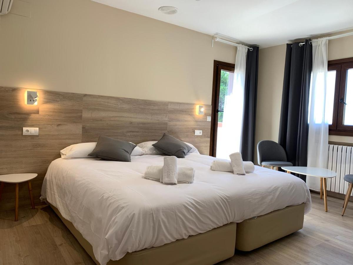 Hotel El Cobertizo Plasencia del Monte Eksteriør bilde