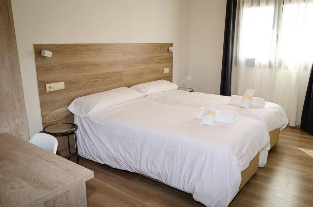 Hotel El Cobertizo Plasencia del Monte Eksteriør bilde