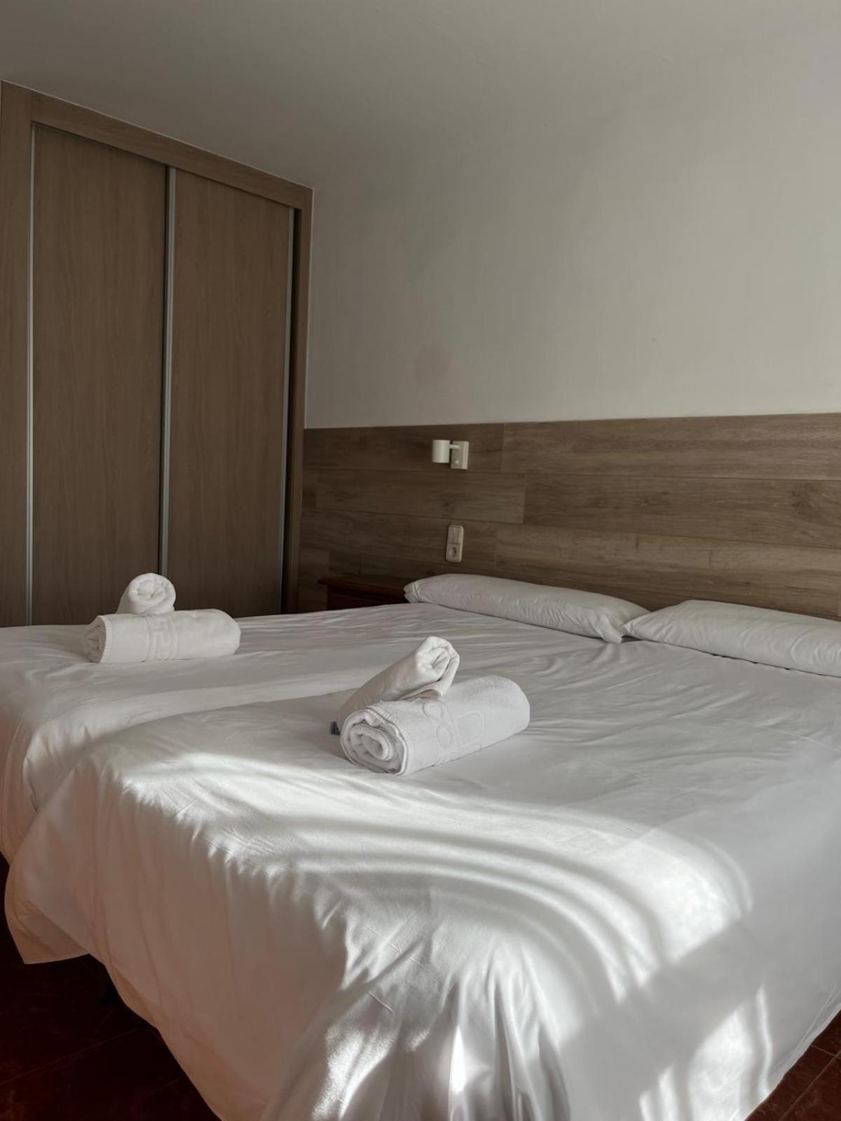 Hotel El Cobertizo Plasencia del Monte Eksteriør bilde